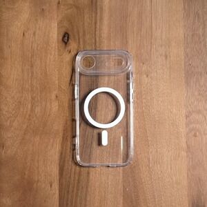 Spigen iPhone 6.6" (2025) Case Ultra Hybrid (MagFit) Clear/White ACS10051